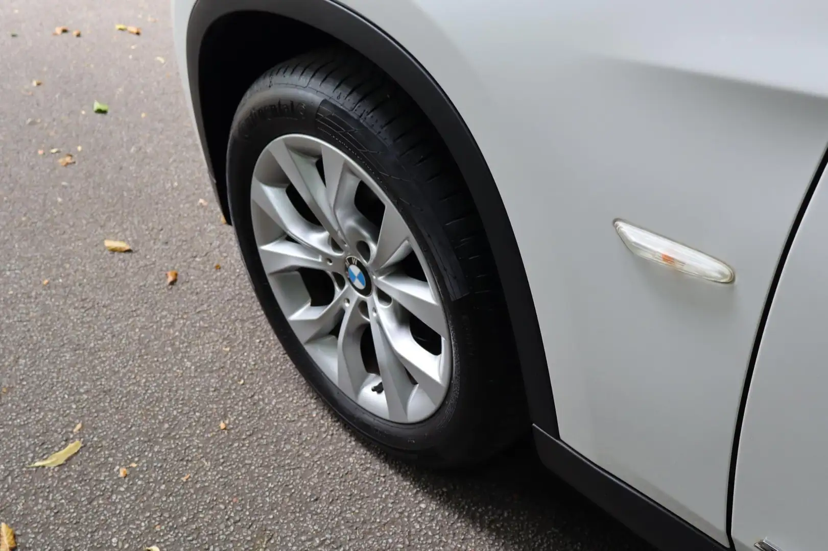 BMW X1 SDrive18i Executive Clima Cruise Navi NAP 2e Eignr Weiß - 2