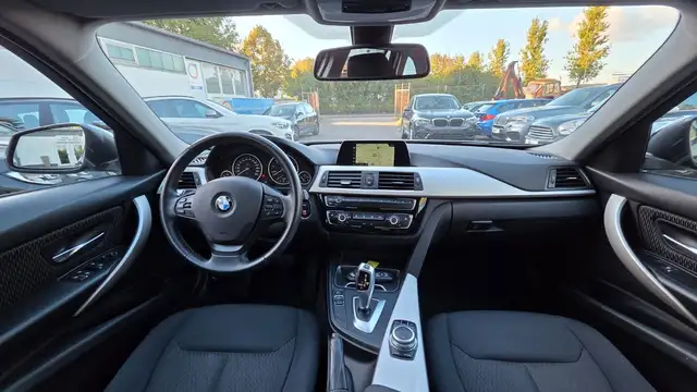 BMW 3 Series view 8
