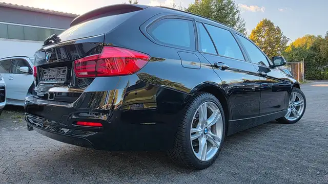 BMW 3 Series view 3