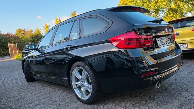 BMW 3 Series view 4