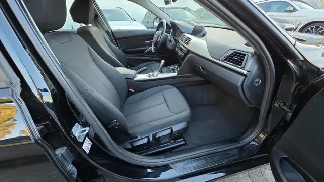 BMW 3 Series view 9