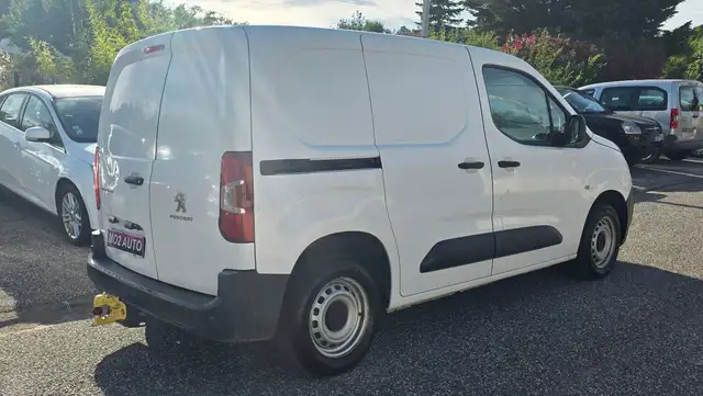 Peugeot Partner view 2