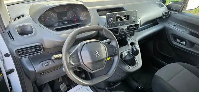 Peugeot Partner view 5