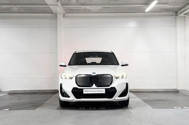 BMW Ix1 view 6