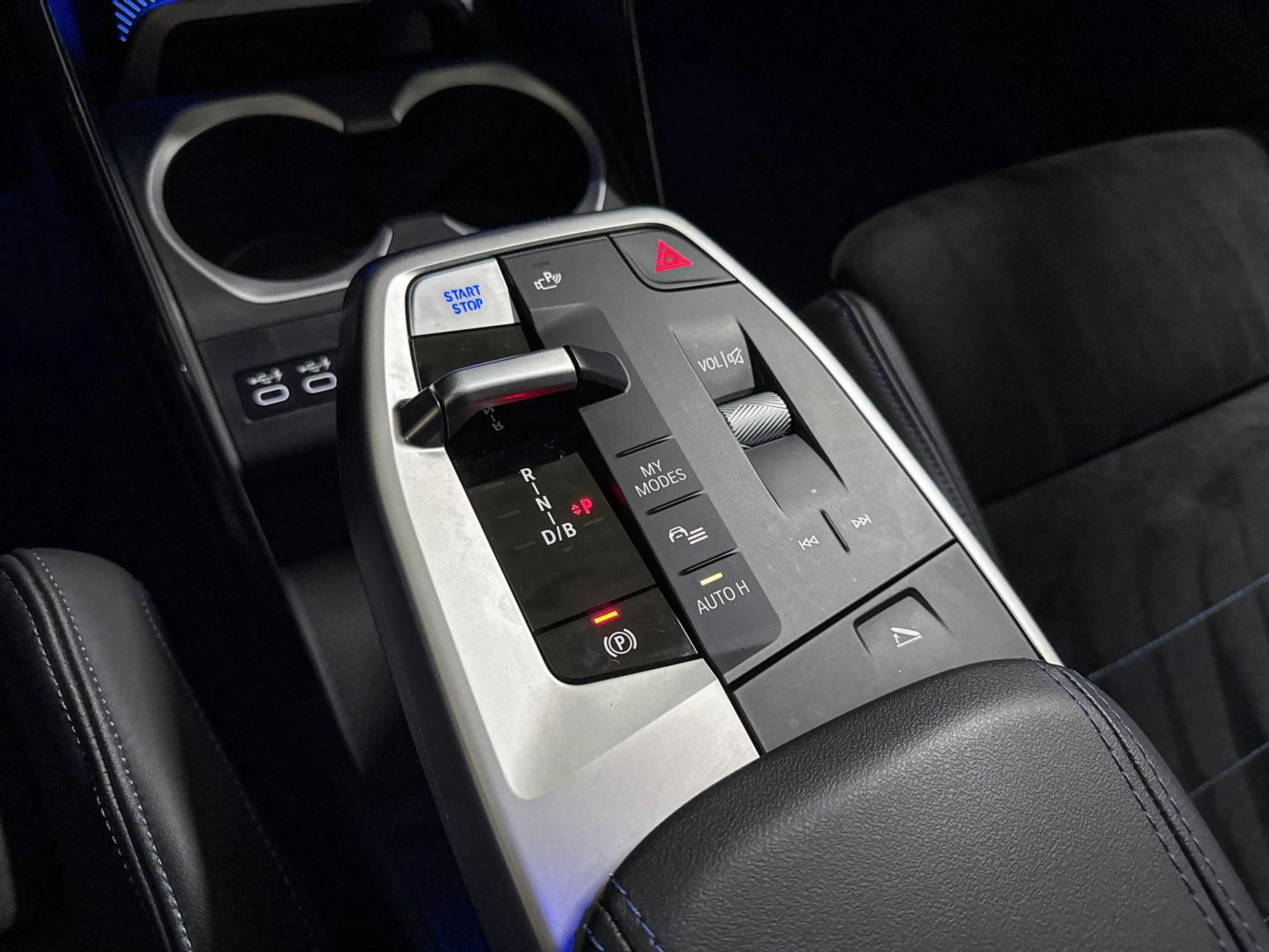 BMW iX1 xDrive30 Launch Edition | Comfort Access | M-Sport — photo 15