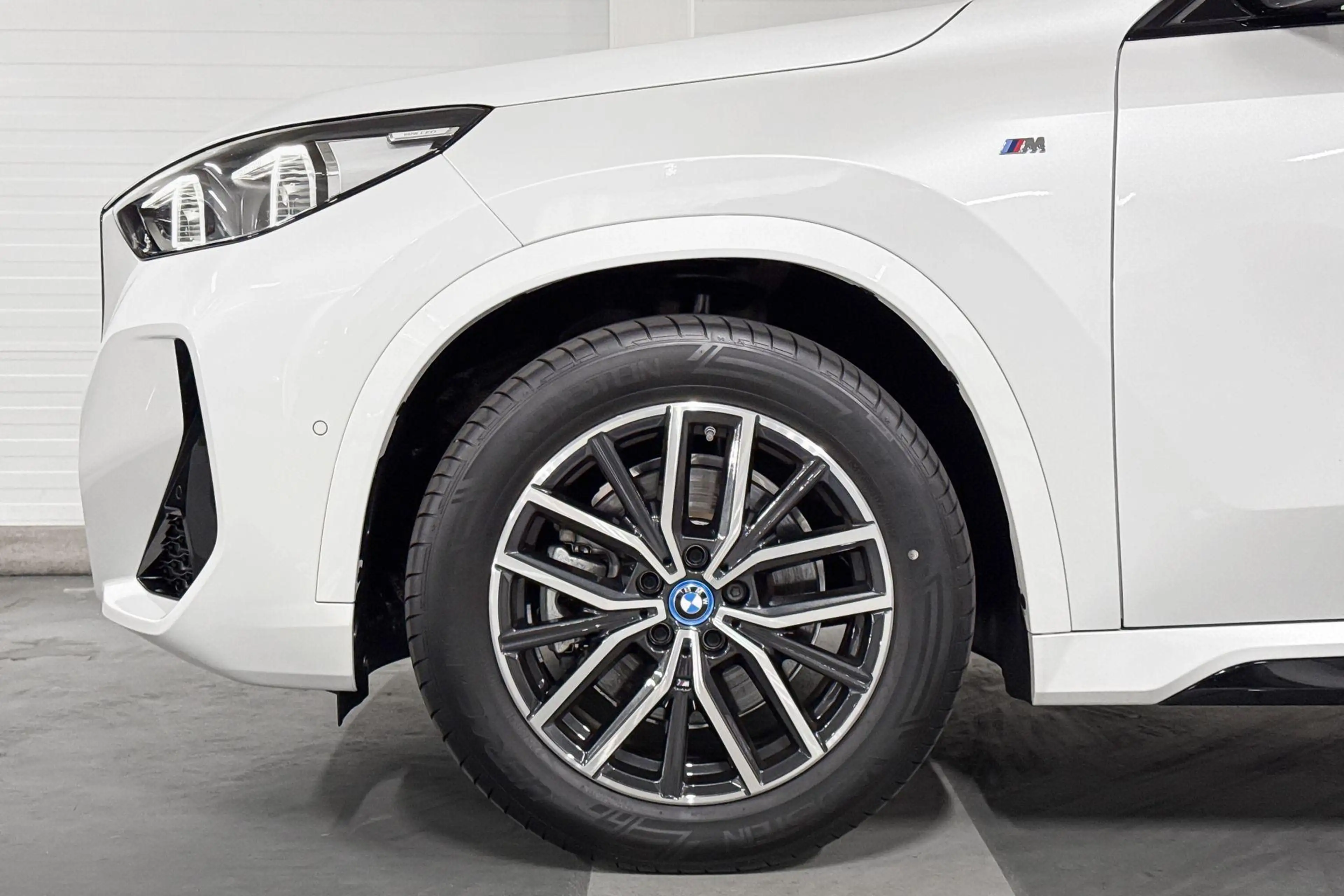 BMW iX1 xDrive30 Launch Edition | Comfort Access | M-Sport — photo 5