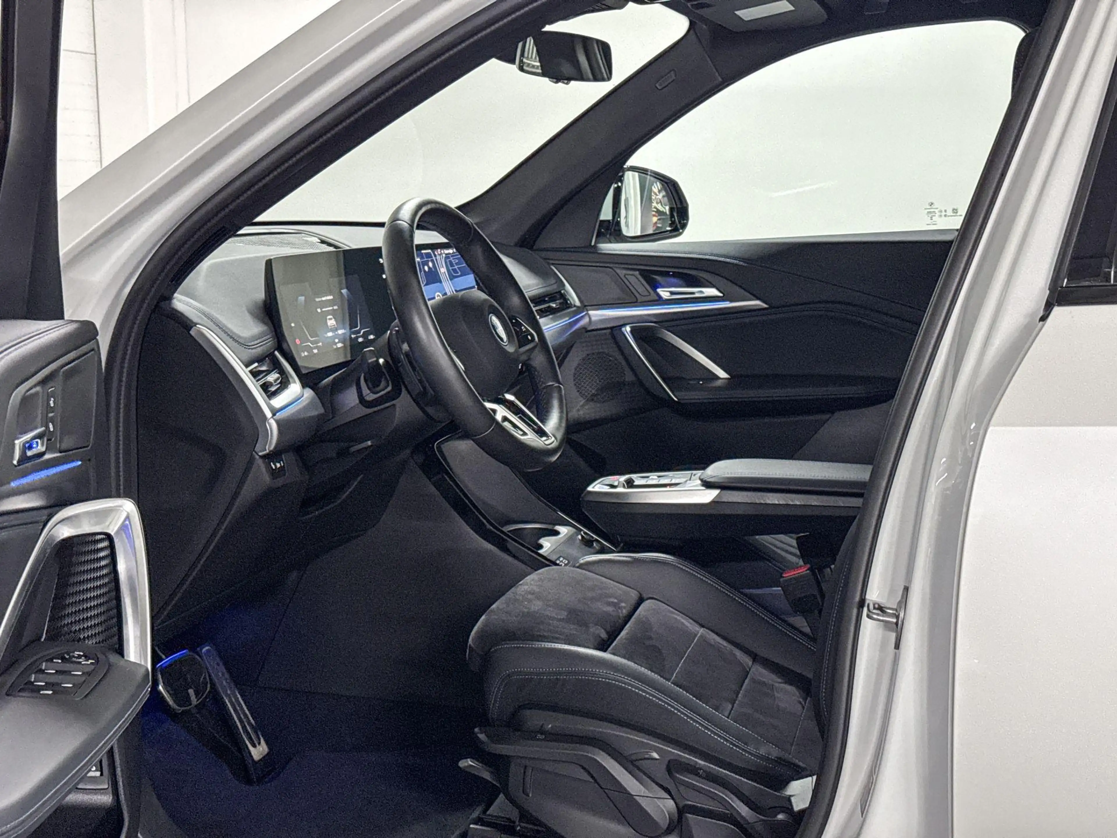 BMW iX1 xDrive30 Launch Edition | Comfort Access | M-Sport — photo 9