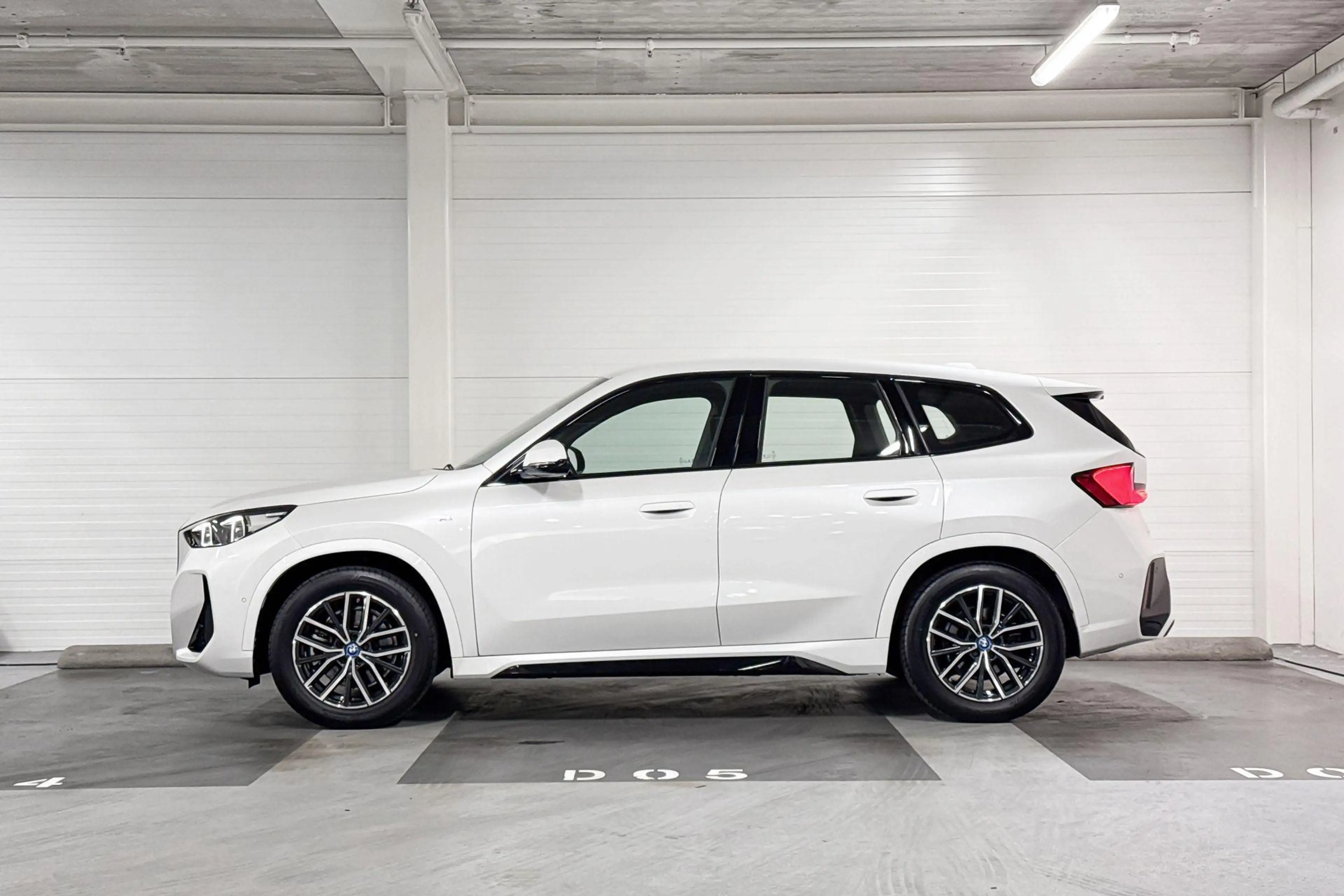 BMW iX1 xDrive30 Launch Edition | Comfort Access | M-Sport — photo 2