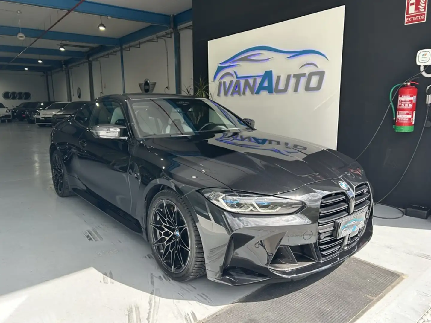 BMW M4 Coupé Competition Schwarz - 1