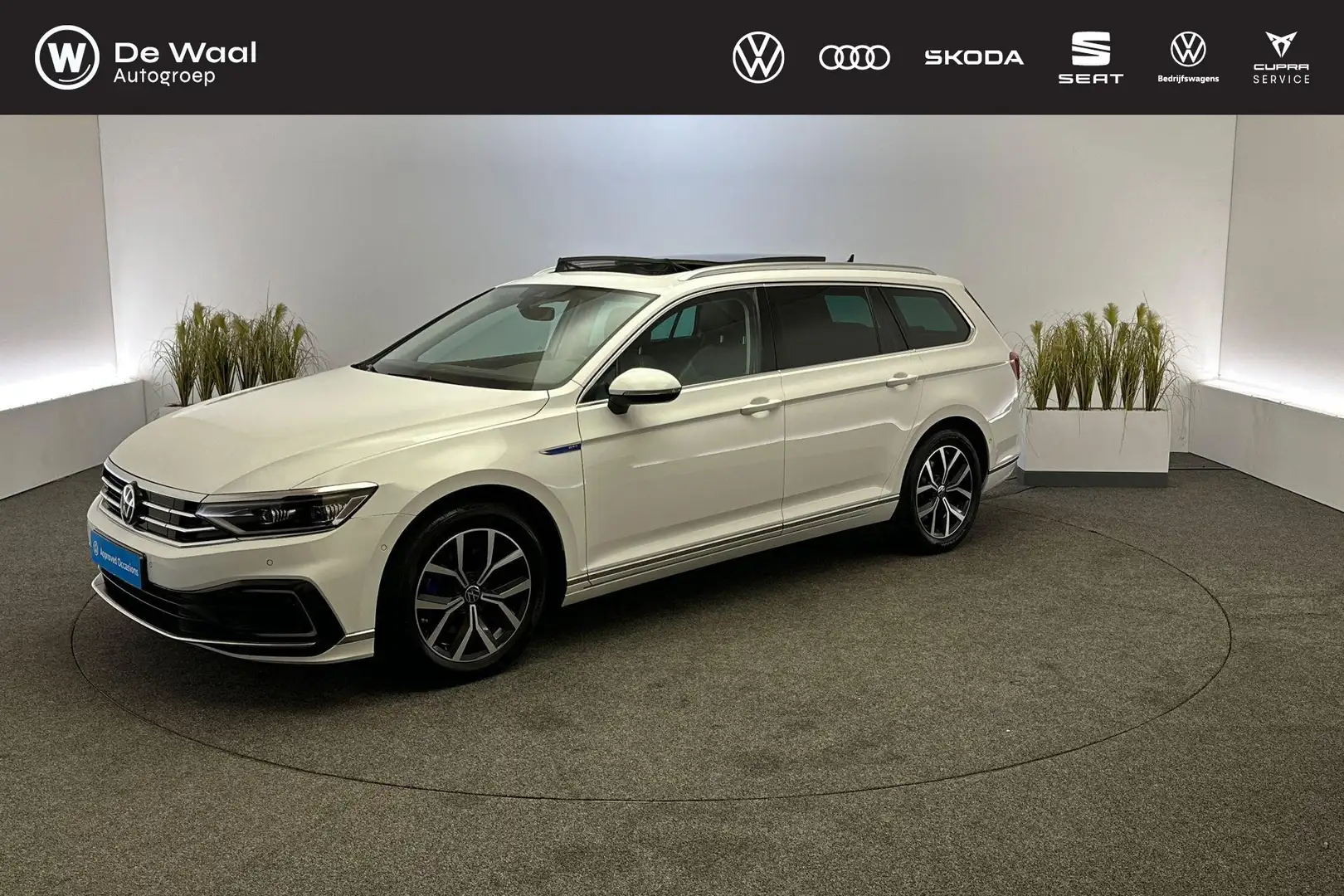 Volkswagen Passat Variant GTE 1.4 TSI 218pk DSG PHEV Business | Panoramadak, Blanco - 1