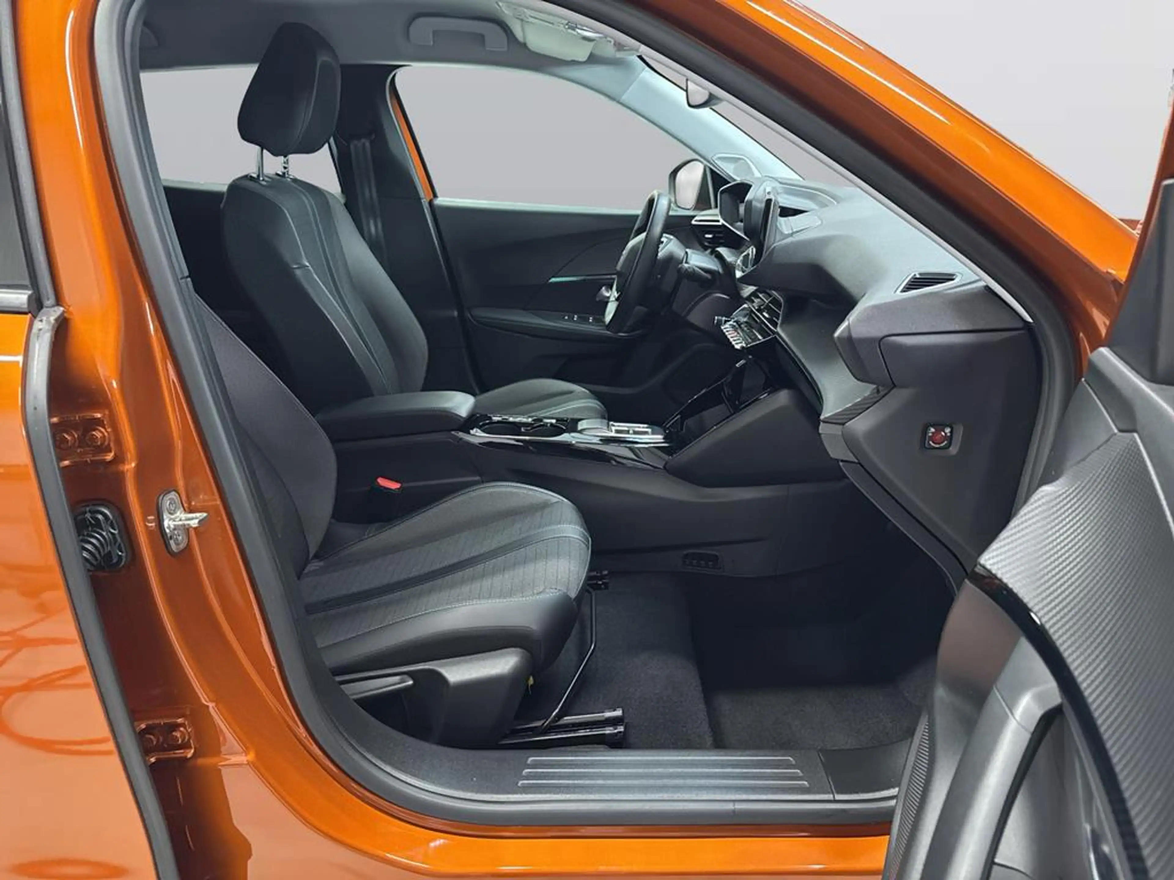 Peugeot e-2008 Elektromotor Allure Pack — photo 10