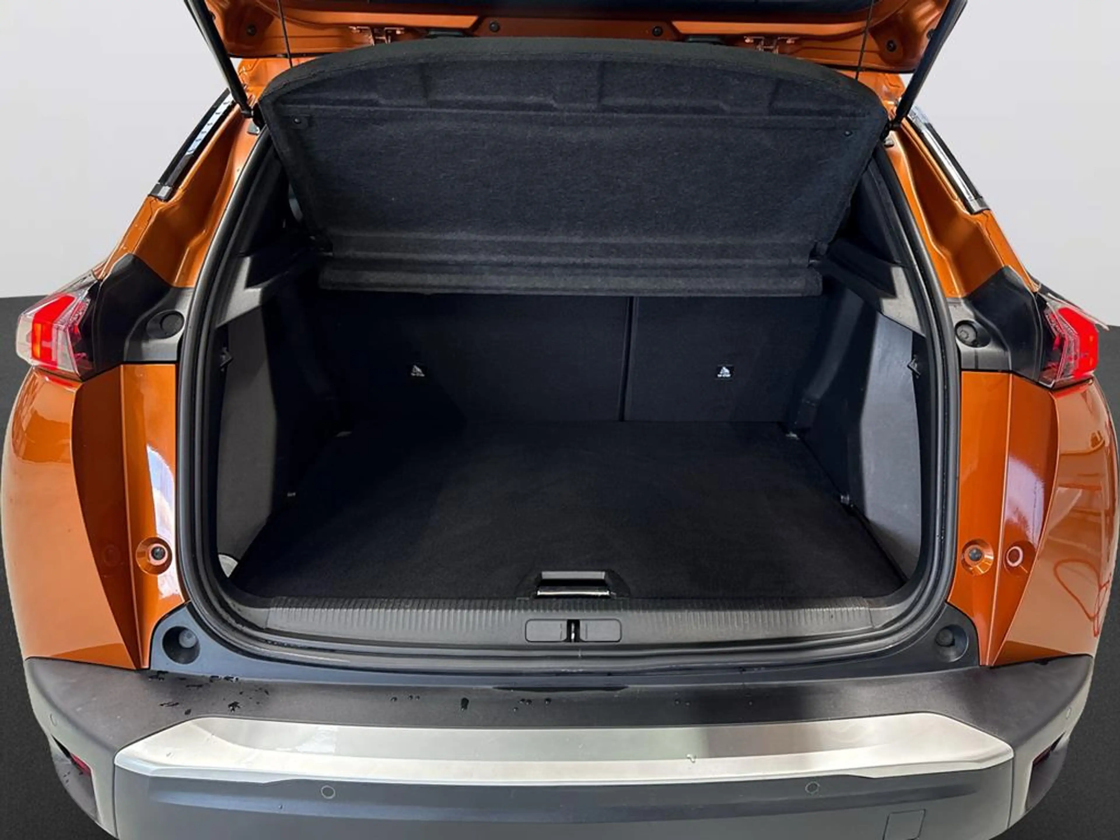Peugeot e-2008 Elektromotor Allure Pack — photo 6