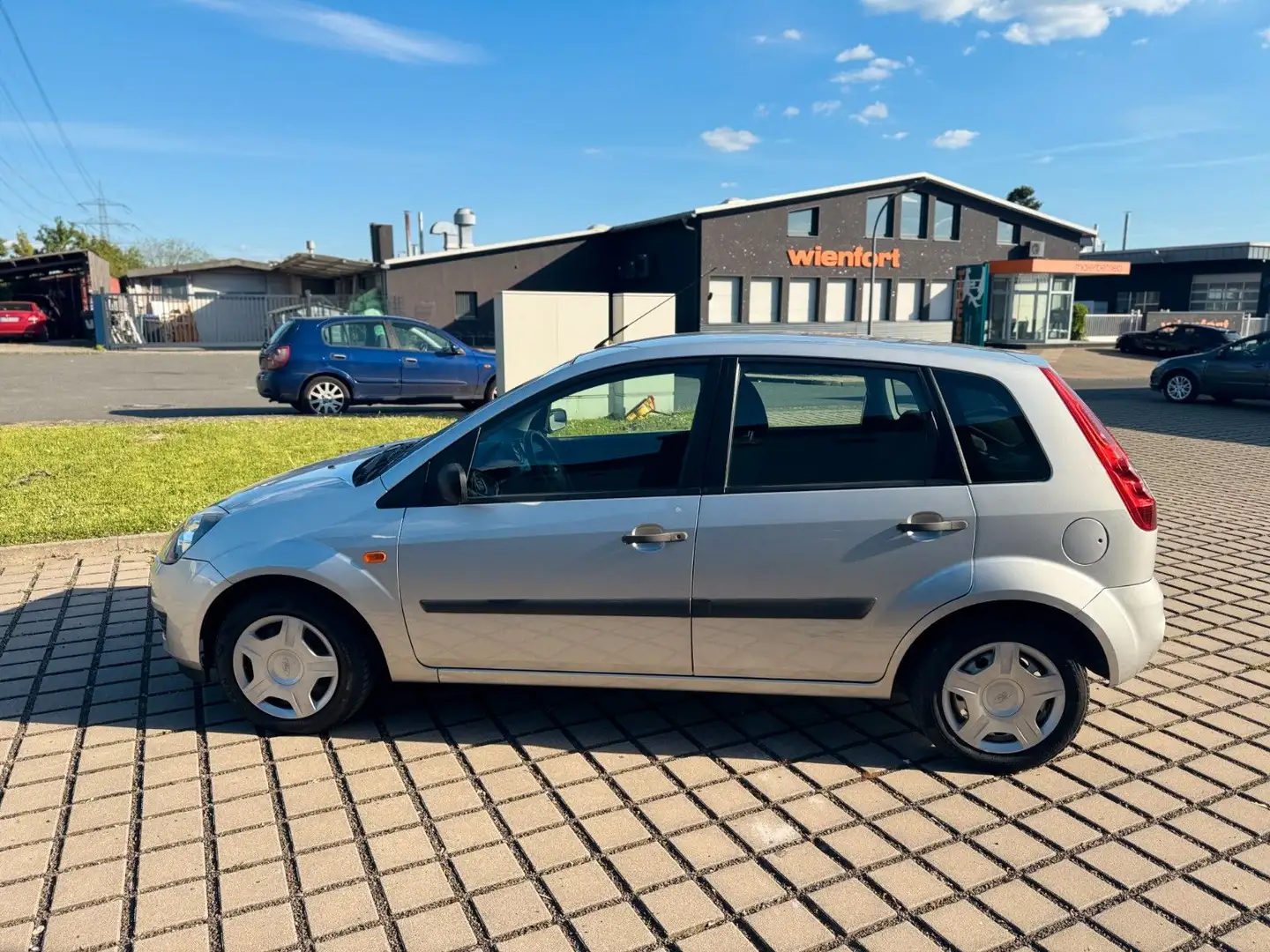 Ford Fiesta Fun X *TÜV NEU*KLIMA* Zilver - 2