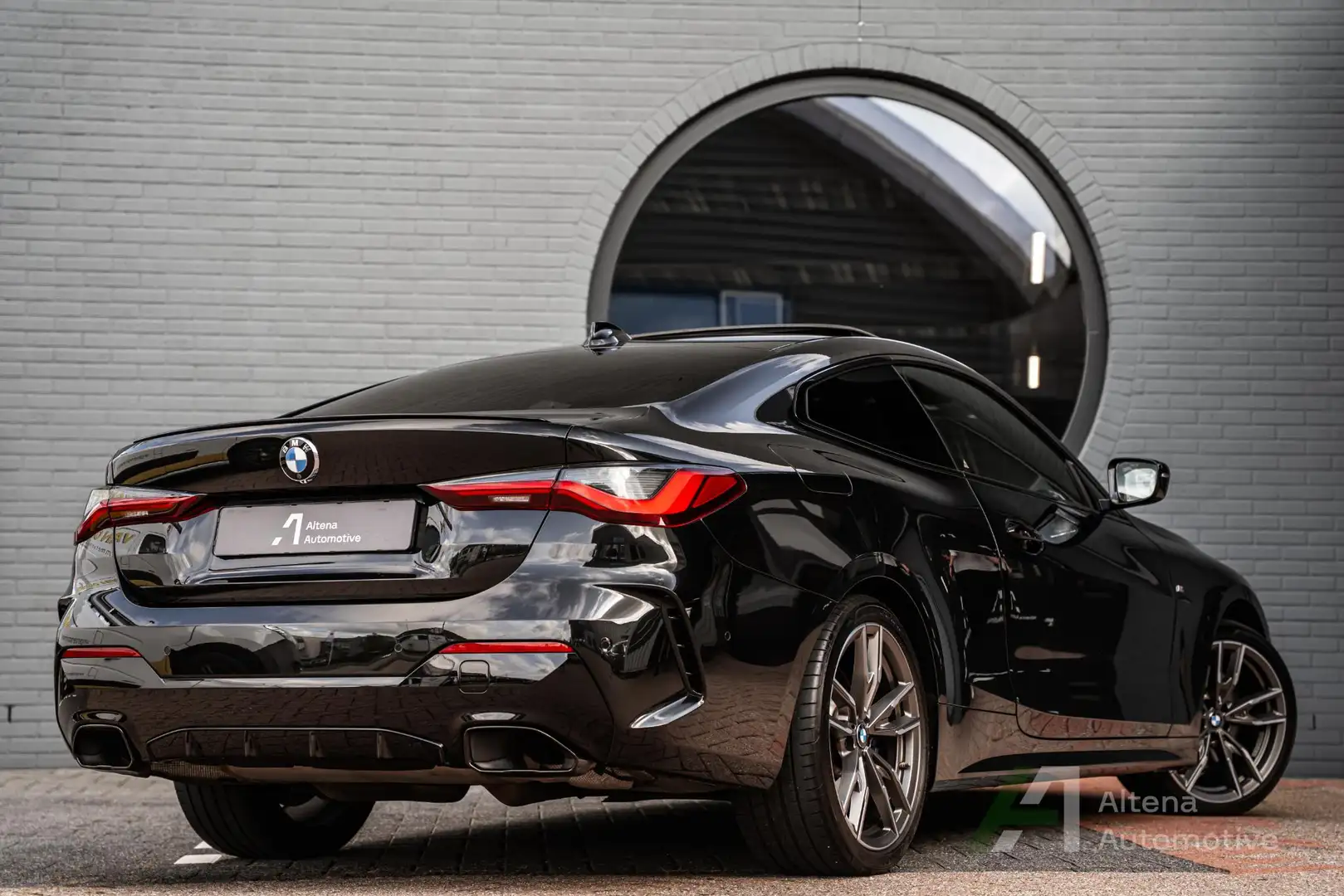 BMW 440 4-serie Coupé M440i xDrive High Executive schuifda Zwart - 2