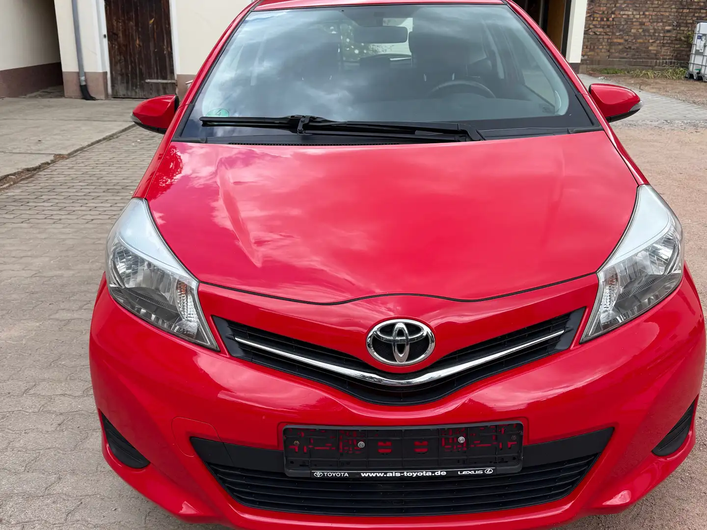 Toyota Yaris Yaris  3-Türer 1.33 VVT-i Life Rot - 1