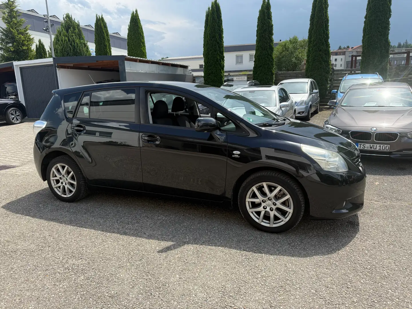 Toyota Verso Executive Schwarz - 1