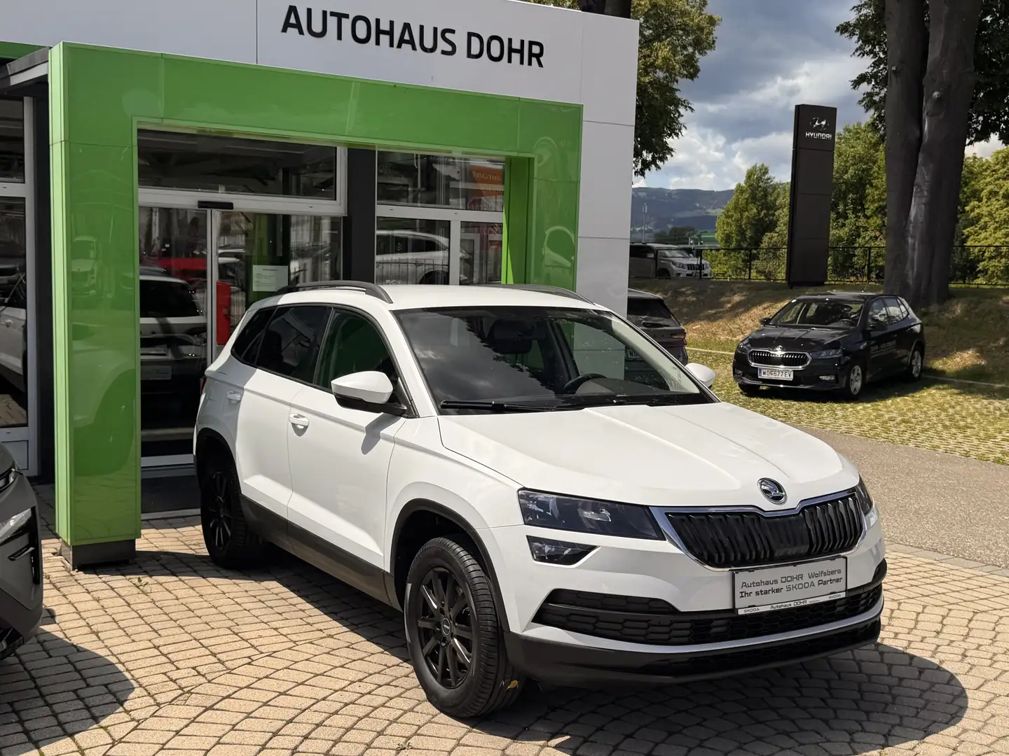 Skoda Karoq Active Weiß - 1