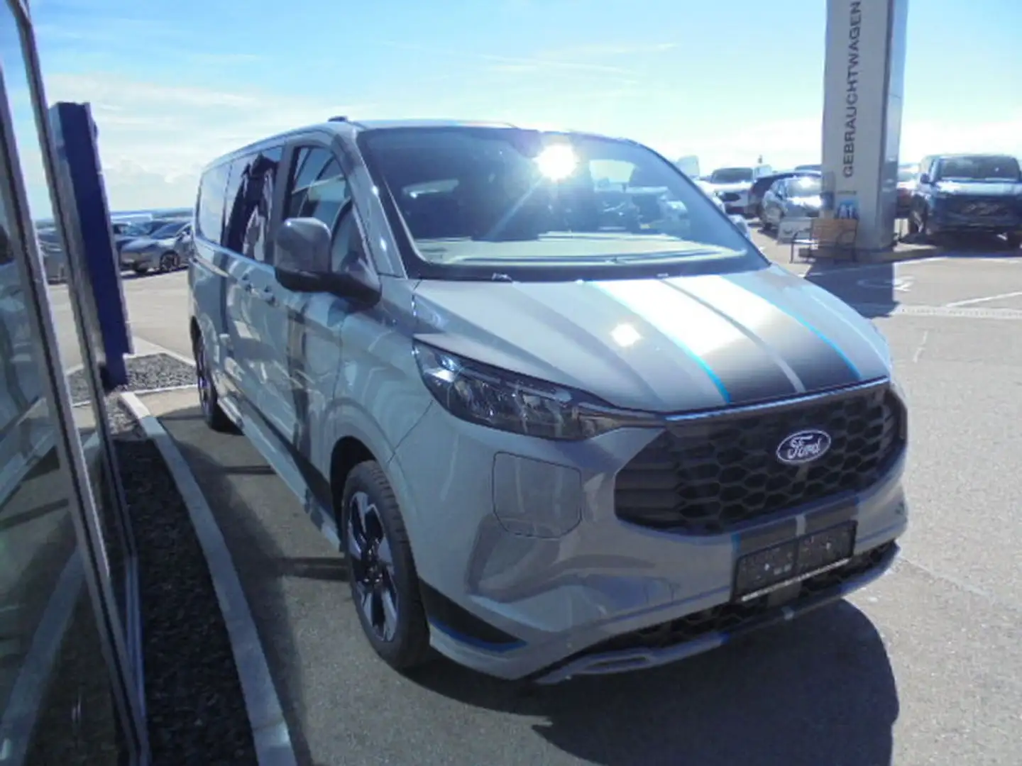 Ford Tourneo Custom 2,5 PHEV 340 L2 Sport 233PS Grau - 2