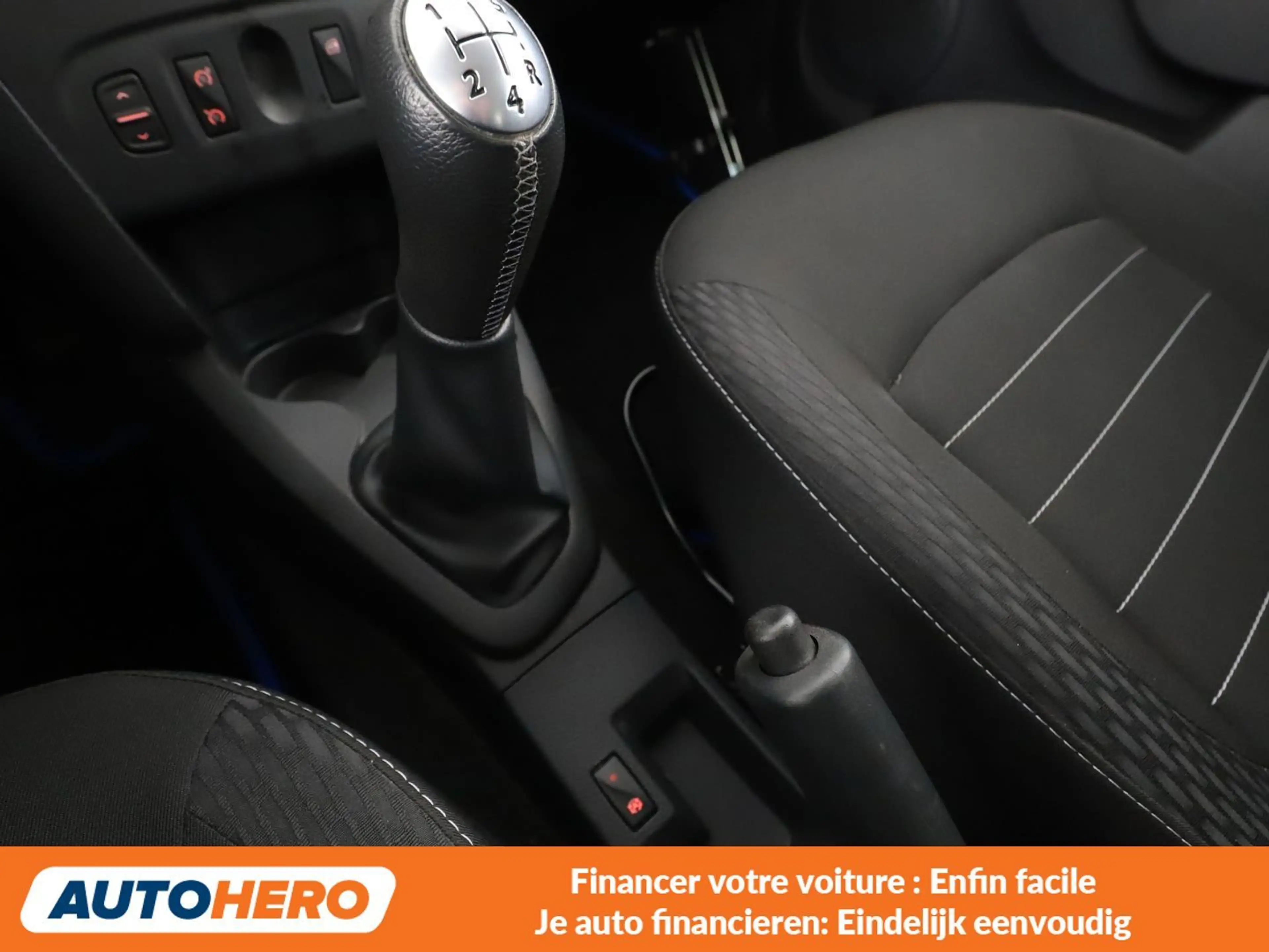 Dacia Logan 0.9 TCe Confort — photo 11