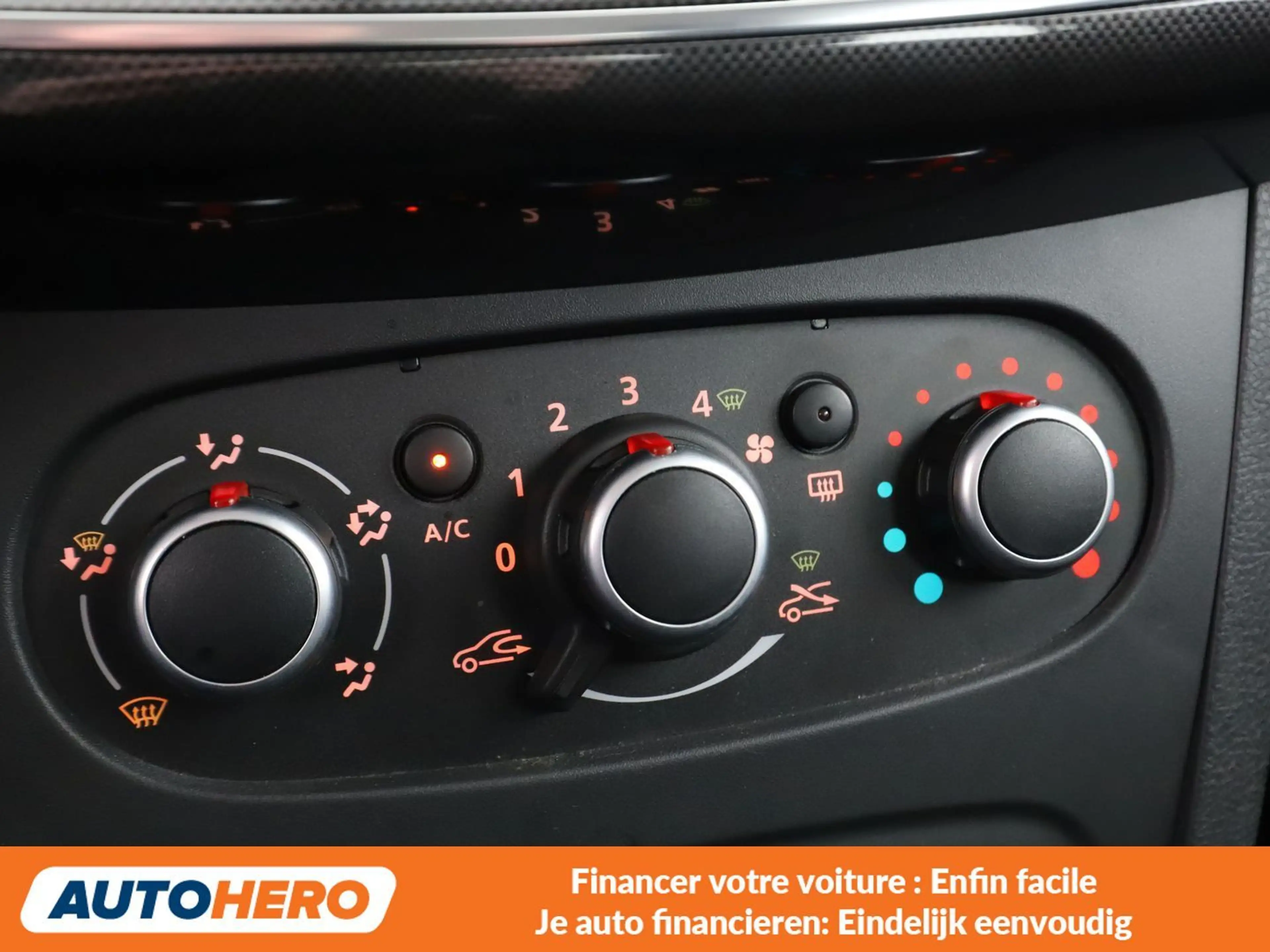Dacia Logan 0.9 TCe Confort — photo 10