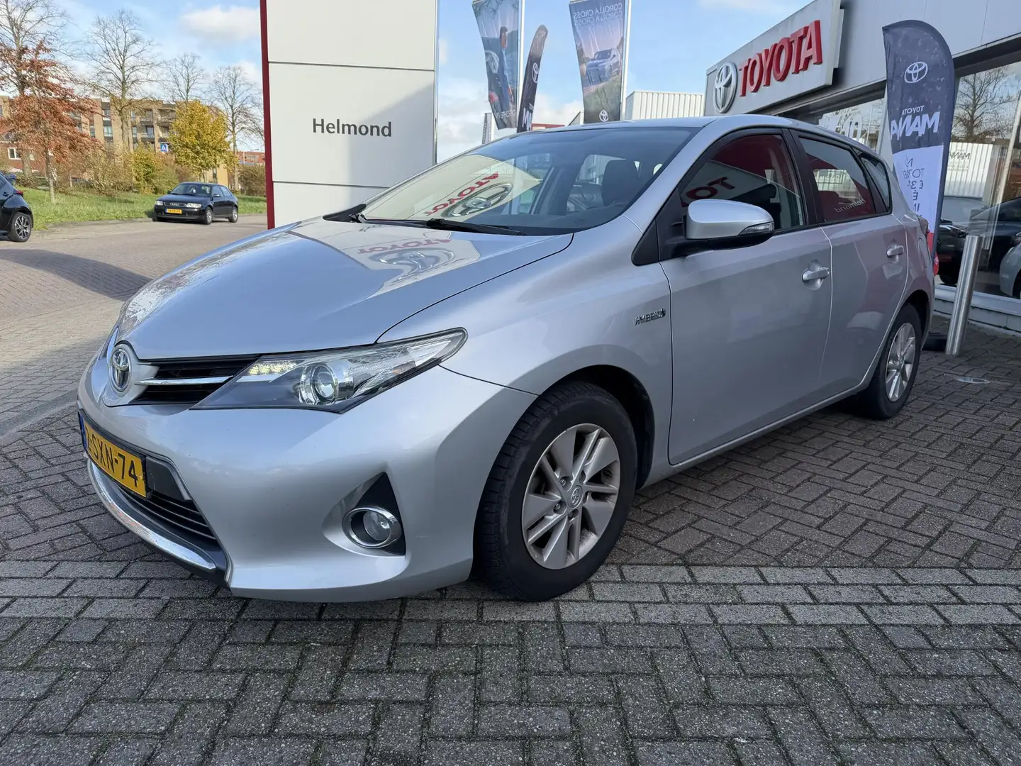 Toyota Auris 1.8 Hybrid Aspiration Grijs - 2