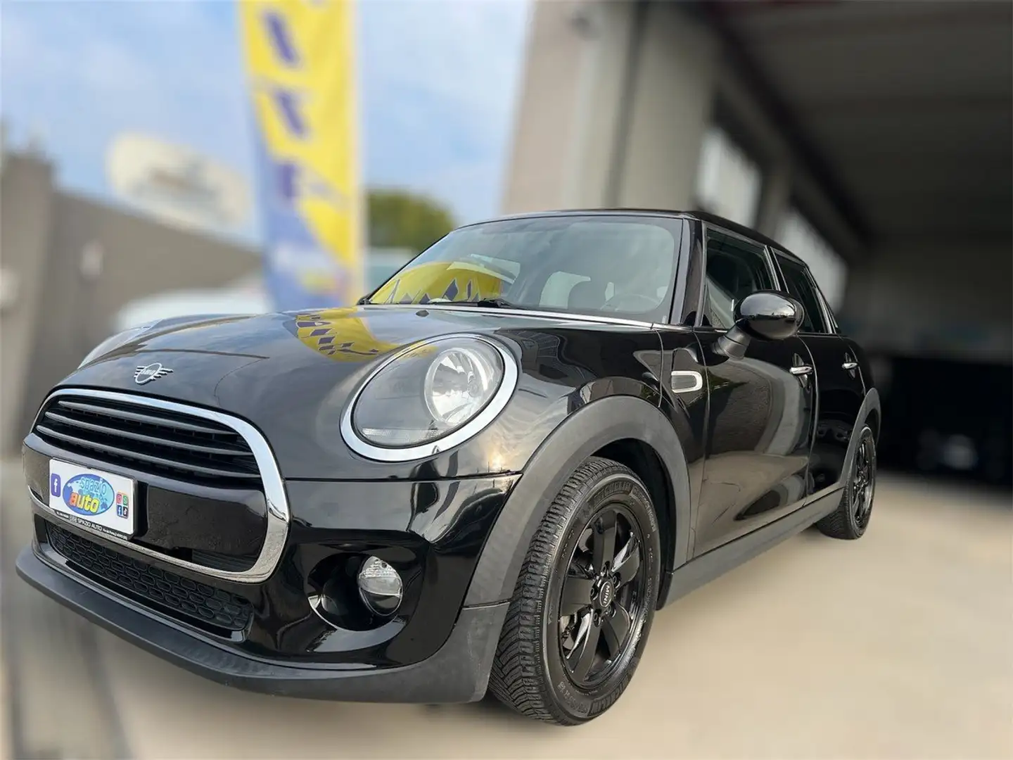 MINI One Mini 5p 1.5 One Business 102cv auto Noir - 1