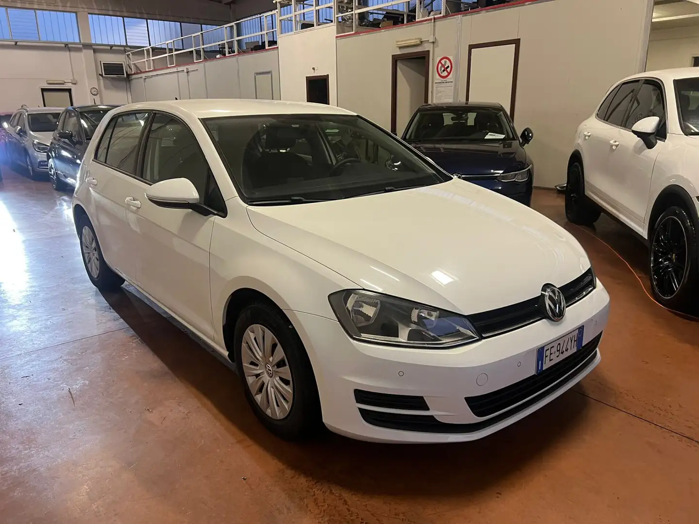Volkswagen Golf 1.6 TDI 90 CV 5p. Business Trendline BlueMotion Te Weiß - 1