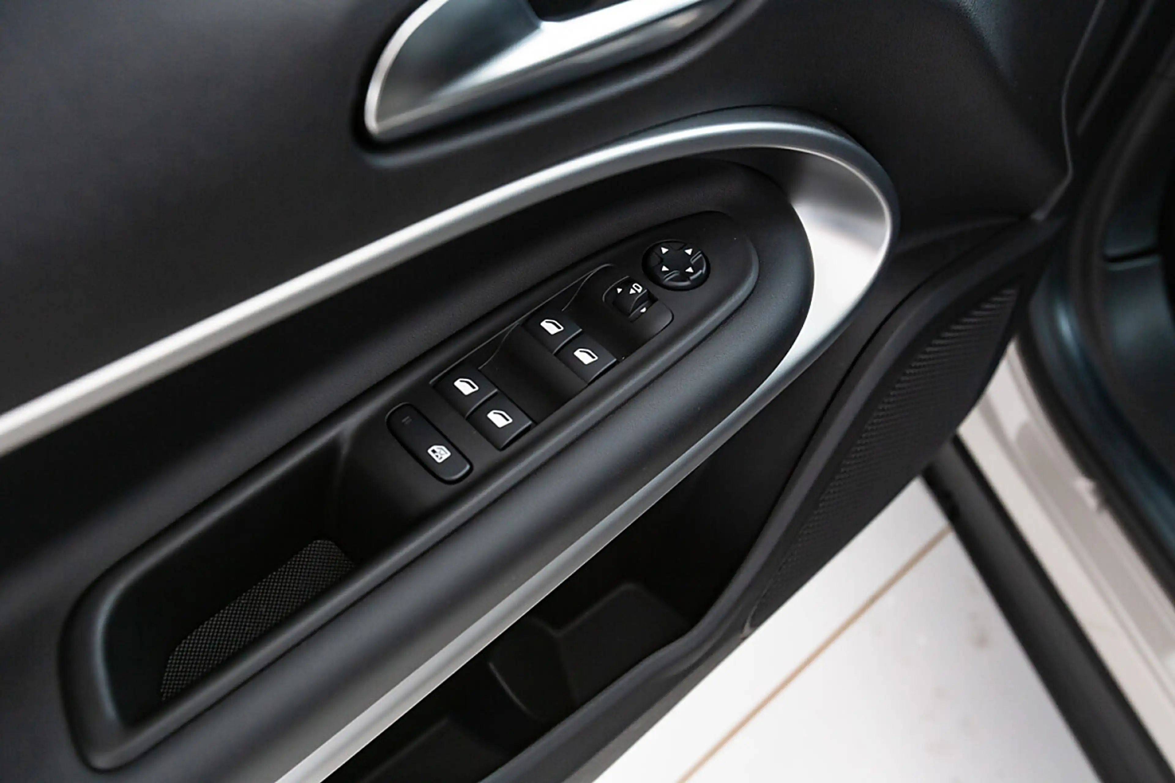 Jeep Avenger BEV 54kWh Altitude — photo 11