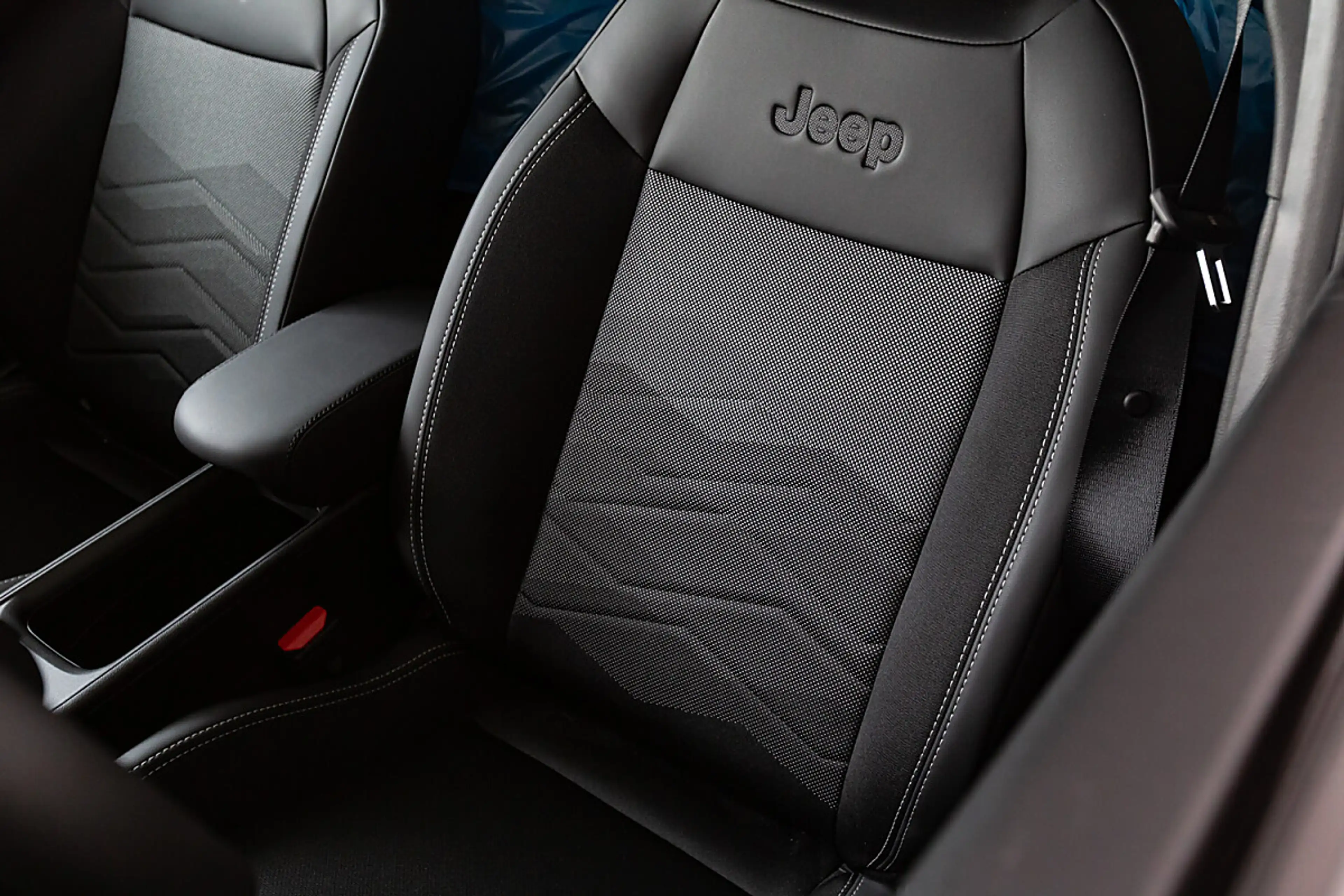 Jeep Avenger BEV 54kWh Altitude — photo 14