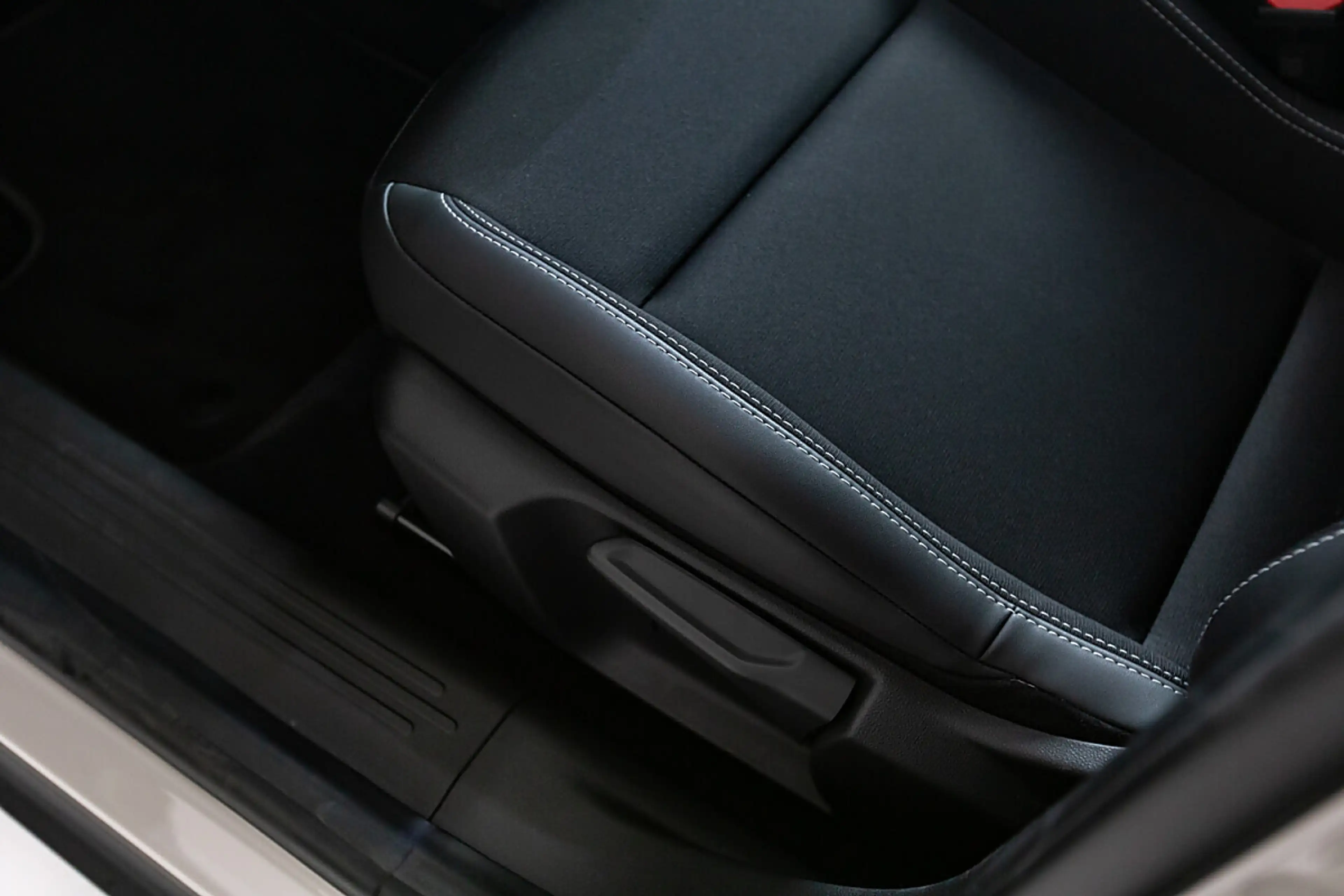 Jeep Avenger BEV 54kWh Altitude — photo 13