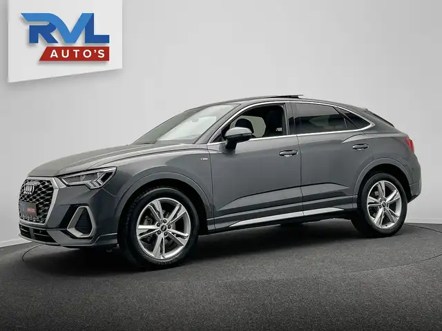 Audi Q3 view 18