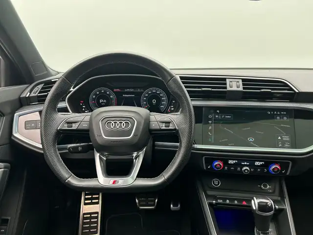 Audi Q3 view 11
