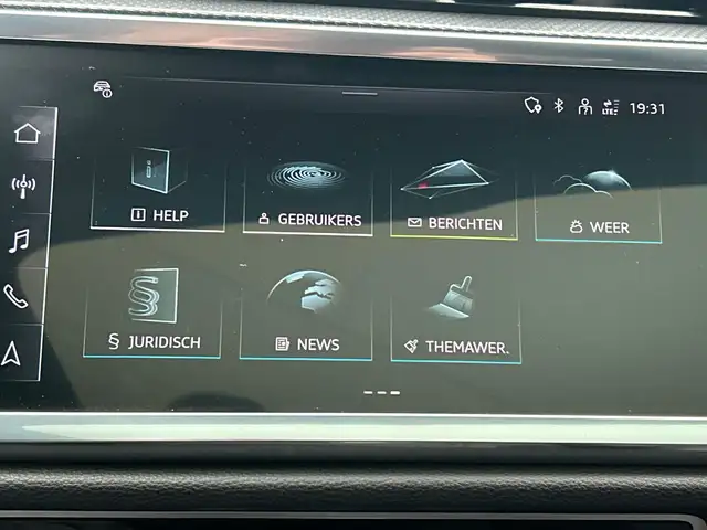 Audi Q3 view 13