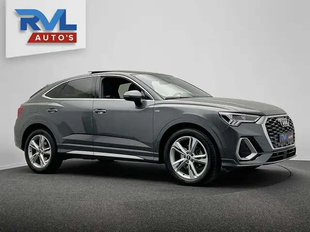 Audi Q3 view 24