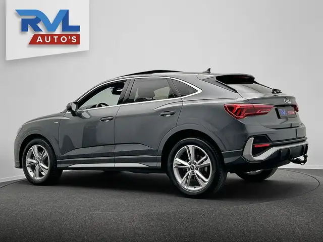 Audi Q3 view 19