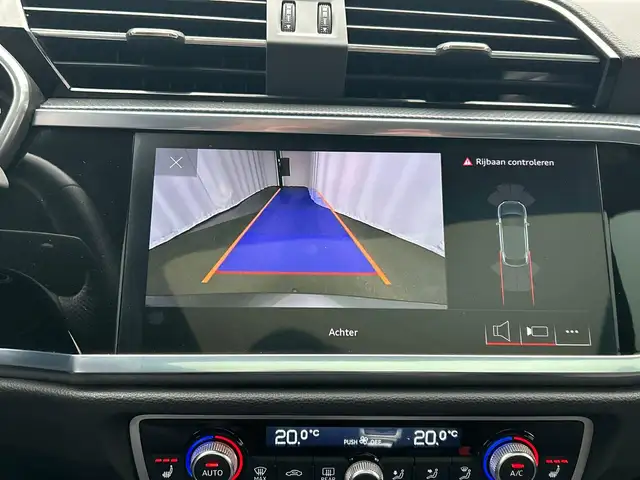 Audi Q3 view 12