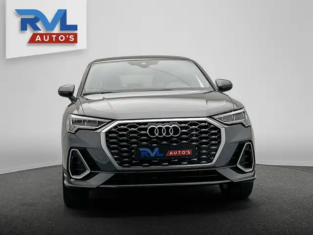 Audi Q3 view 25