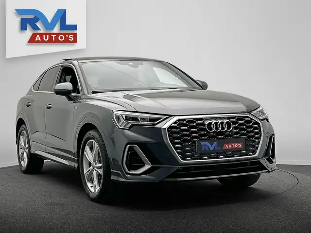Audi Q3 view 4