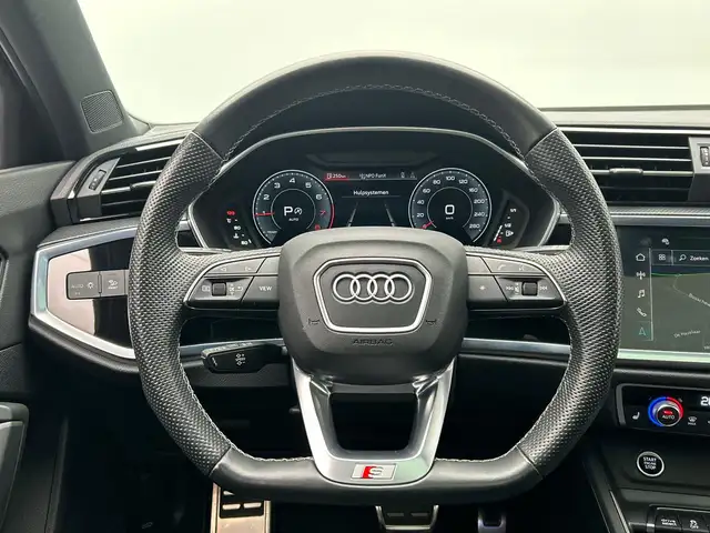Audi Q3 view 7