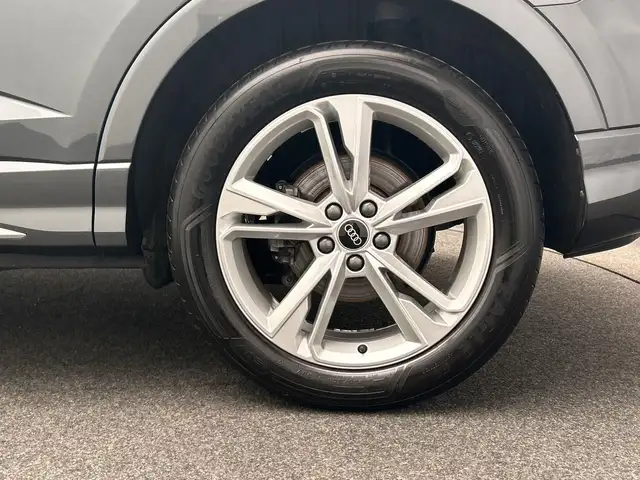 Audi Q3 view 26