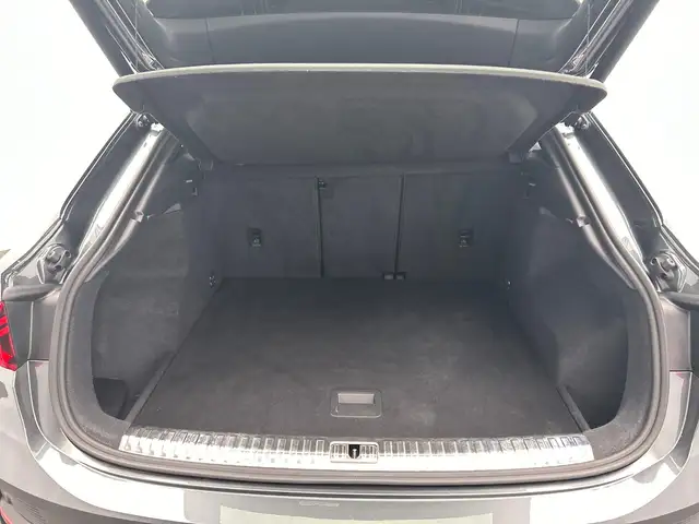 Audi Q3 view 17