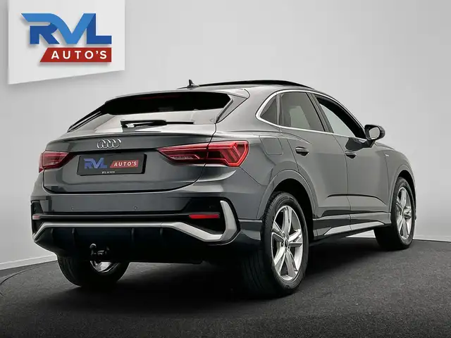 Audi Q3 view 5