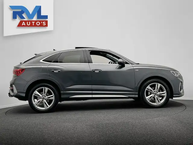 Audi Q3 view 23