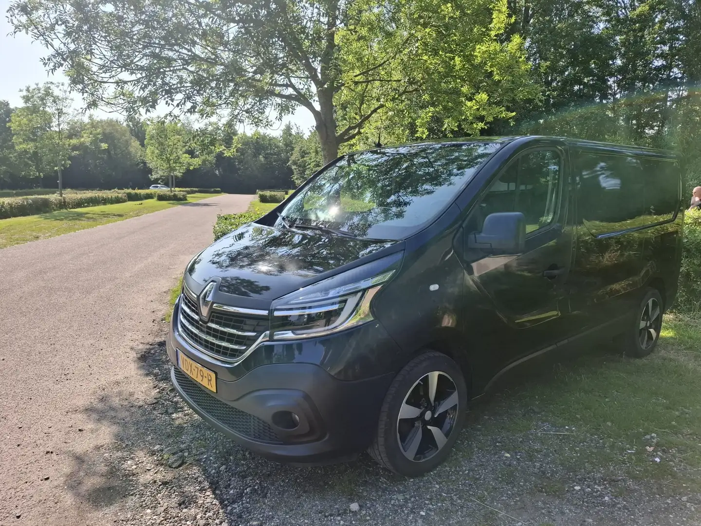 Renault Trafic Trafic 2.0 dCi T27 L1H1Comf Zwart - 2