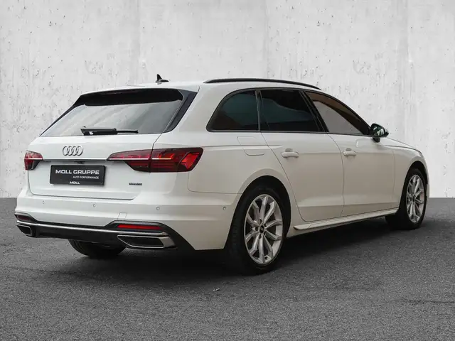 Audi A4 view 4