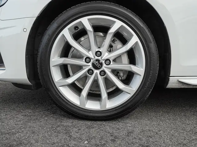 Audi A4 view 7