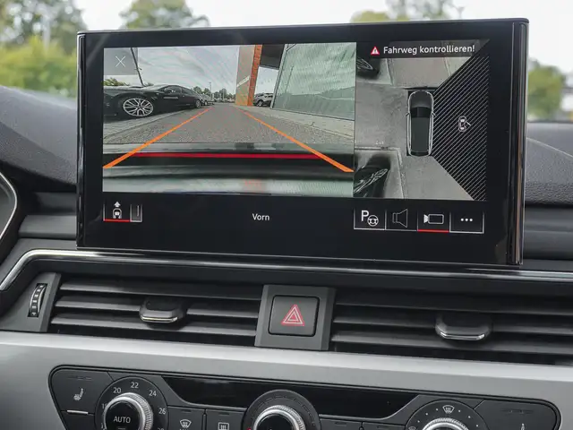 Audi A4 view 14