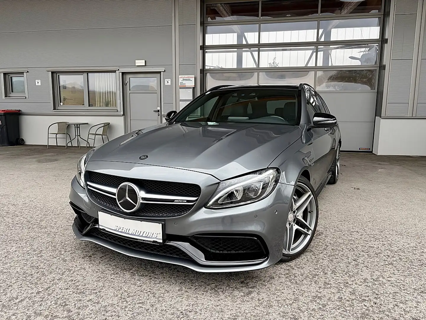 Mercedes-Benz C 63 AMG T Aut. Grau - 1