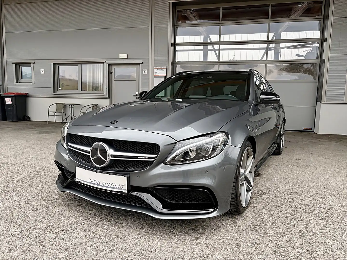 Mercedes-Benz C 63 AMG T Aut. Grau - 2