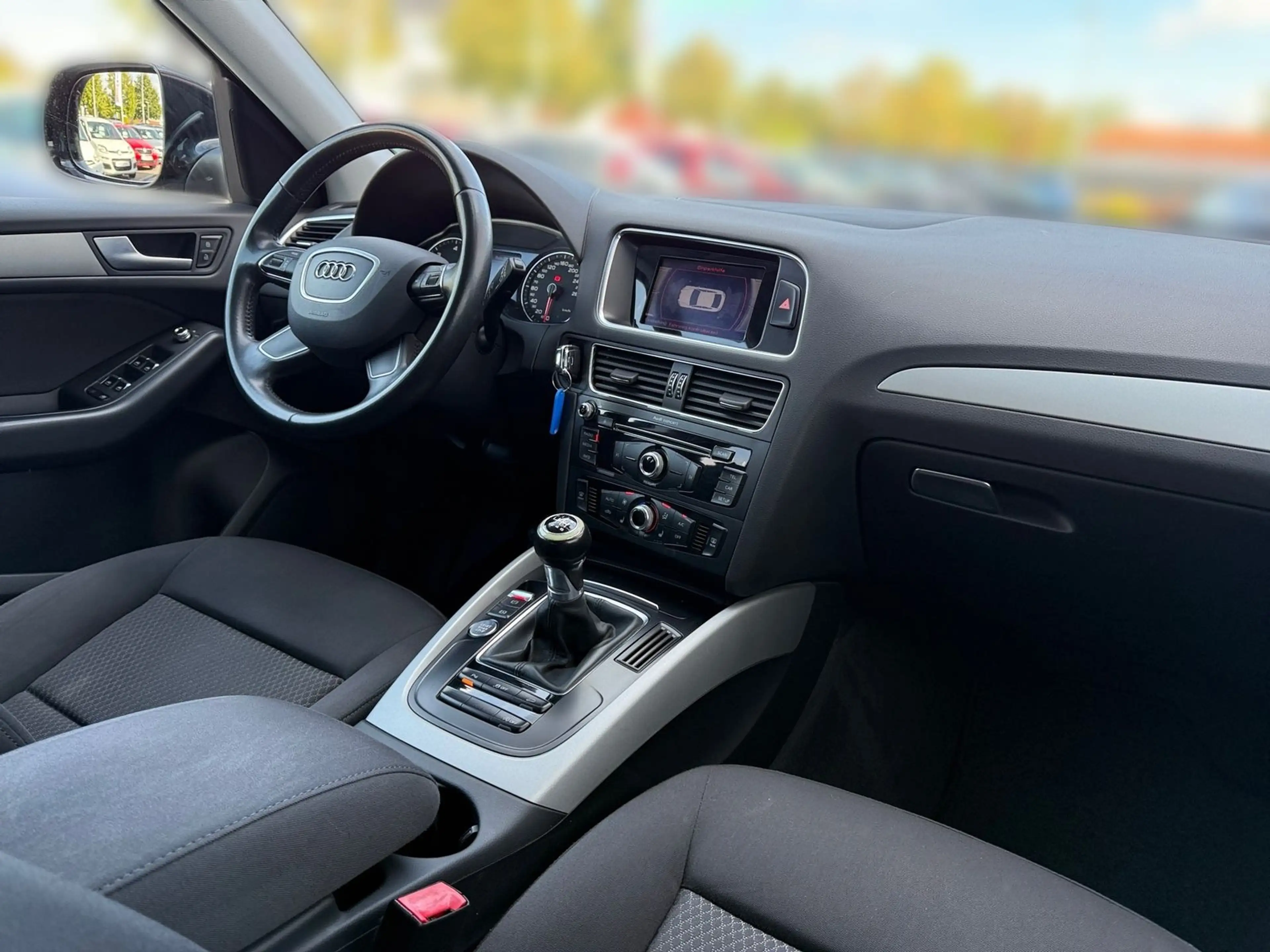 Audi Q5 2.0 TDI Xenon Sitzheizung Klimaaut. PDC AUX — photo 14